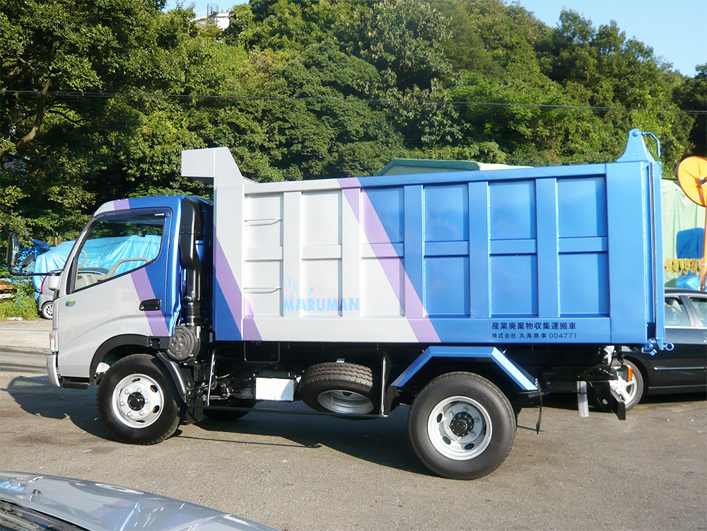 4トン水密式ダンプ車